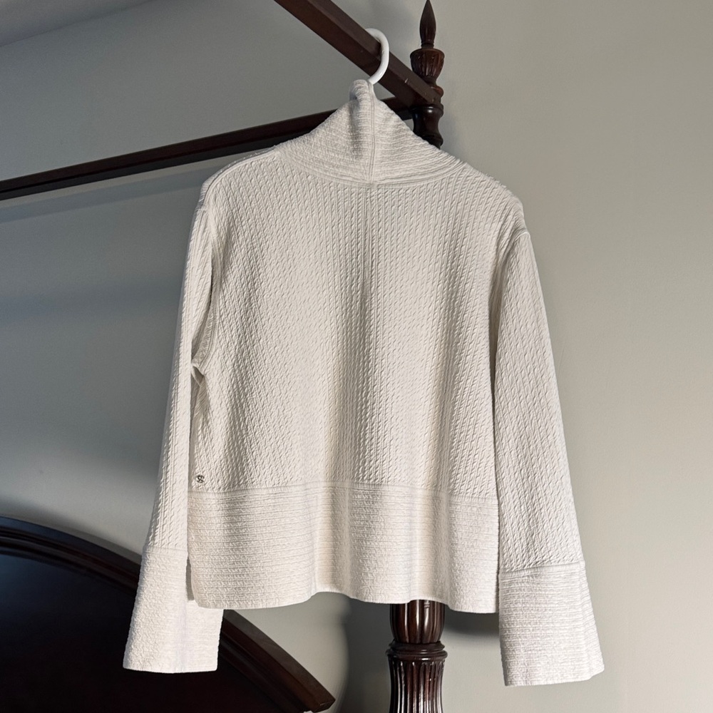 Lululemon Retreat Yourself pullover Turtleneck - Picture 3 of 3